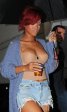 60. Размер груди Rihanna