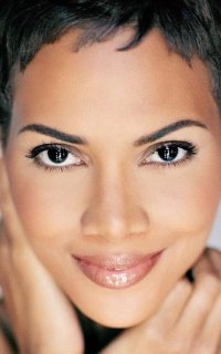 1. Глаза Холли Берри