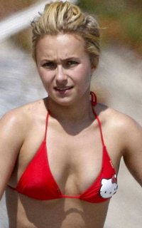 1. Грудь Хейден Панеттьер